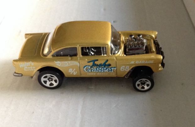 Chevy Color Dorado Motor Expuesto - Hot Wheels toy car collectible - Main Image 2