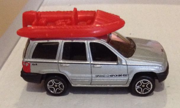 Jeep Grand Cherokee Con Lancha - Matchbox toy car collectible - Main Image 2
