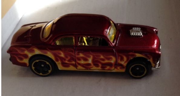 Shoe Box Hot Rod Rojo Con Llamas - Hot Wheels toy car collectible - Main Image 2