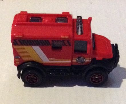 Ambulancia De Bomberos - Matchbox toy car collectible - Main Image 2