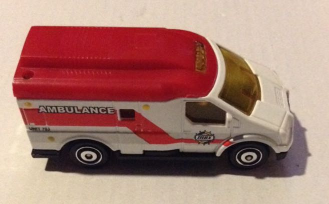 Ambulancia Blanca Con Toldo Rojo - Matchbox toy car collectible - Main Image 2