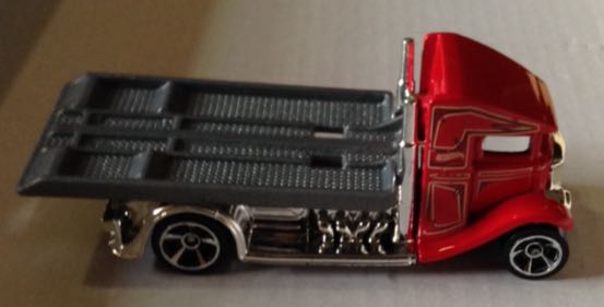 Grua Fast Bed Hauler - Hot Wheels toy car collectible - Main Image 2
