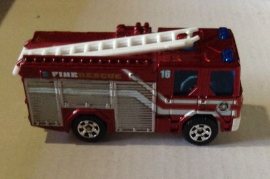 Camion De Bomberos Dennos Sabre Rojo - Matchbox toy car collectible - Main Image 2