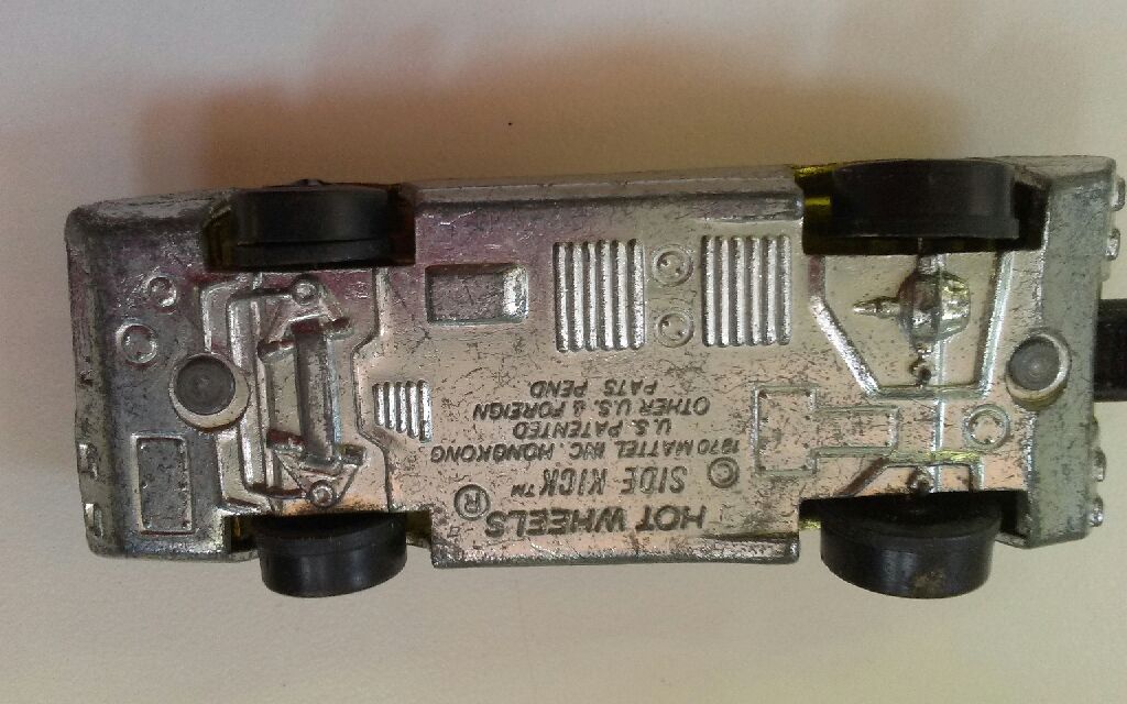 Side Kick Redline/Gold  toy car collectible - Main Image 2