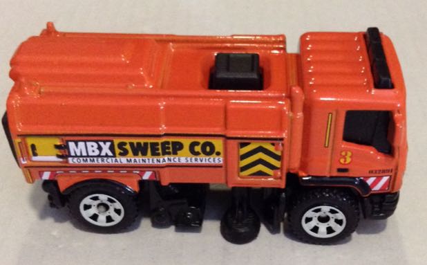 MB 943 Camión Barredora - Matchbox toy car collectible - Main Image 2