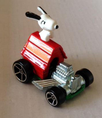 Snoopy Car Con Su Casita - Hot Wheels toy car collectible - Main Image 2