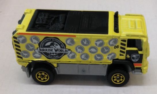 Desert Thunder V16 Amarillo Jurassic World - Matchbox toy car collectible - Main Image 2