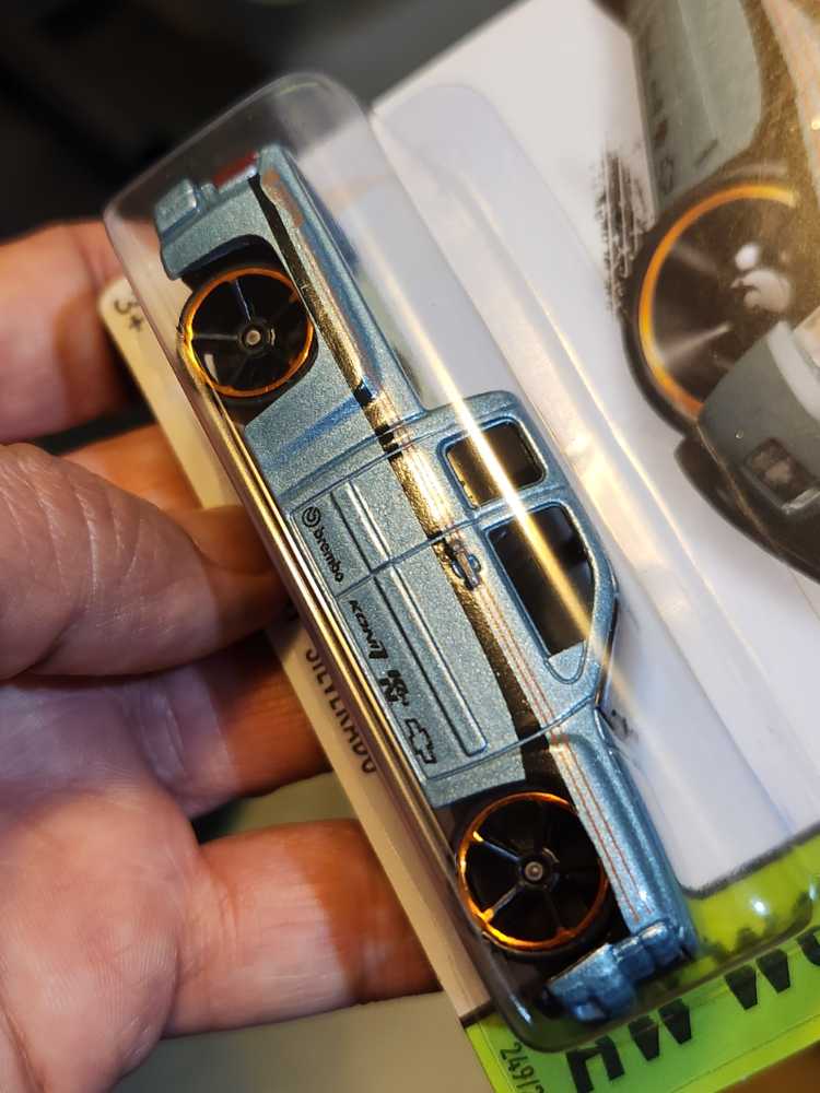 Chevy Silverado - HW WORKSHOP toy car collectible - Main Image 3