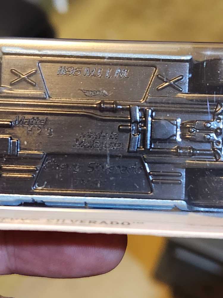 Chevy Silverado - HW WORKSHOP toy car collectible - Main Image 4