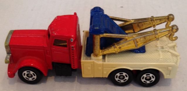 Grua Americar Truck - Tomica toy car collectible - Main Image 2