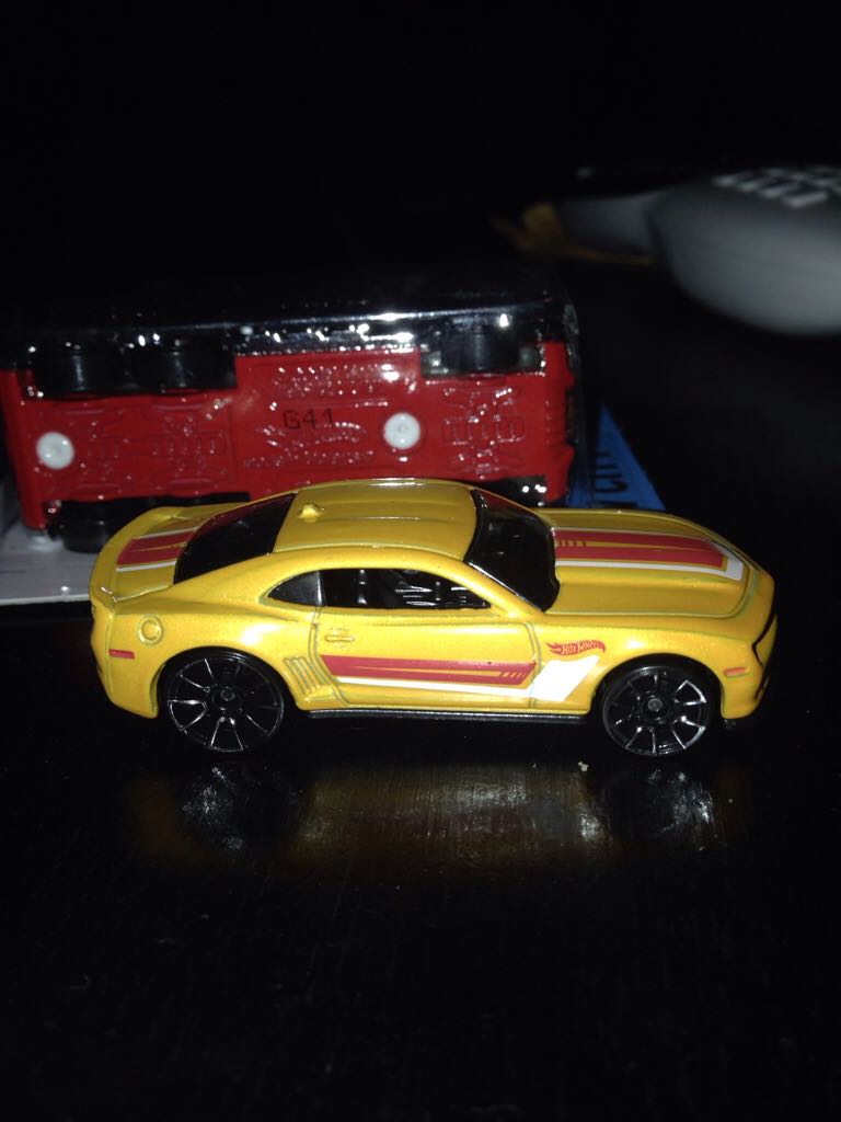 13 Hot Wheels Chevy Camaro Special Edition  toy car collectible - Main Image 1