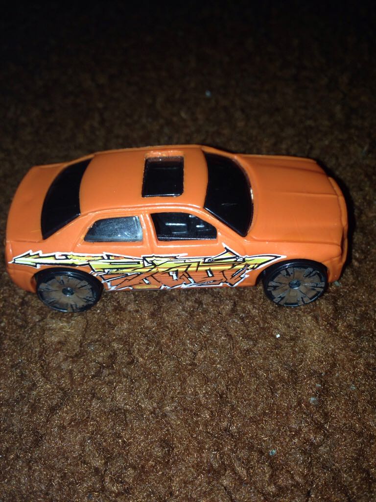 Chrysler 300C Hemi  toy car collectible - Main Image 1