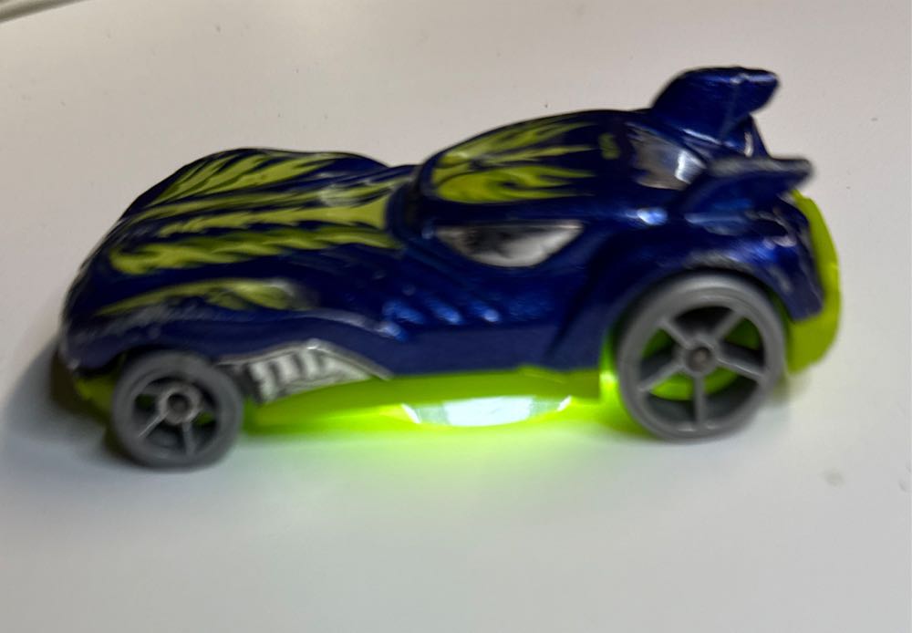 Howlin Heat  toy car collectible - Main Image 2