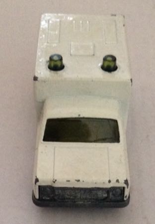 Ambulancia Emergency Medical Service - Machtbox toy car collectible - Main Image 1
