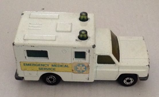 Ambulancia Emergency Medical Service - Machtbox toy car collectible - Main Image 2