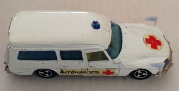 Ambulancia Mercedes Con Banderines - Majorette toy car collectible - Main Image 2