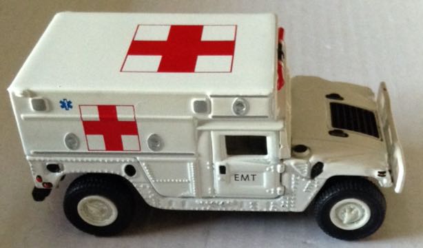 Ambulancia Hommer Cruz Roja - Johnny Lightning toy car collectible - Main Image 2