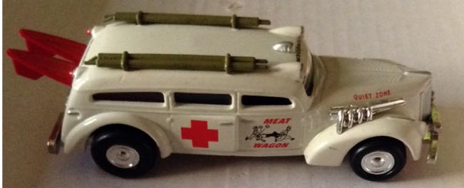 Ambulancia Playin Mantis Surfistas - Johnny Lightning toy car collectible - Main Image 2