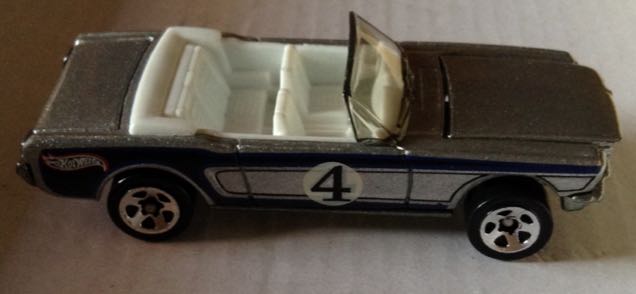 Mustang Convertible Ford - Hot Wheels toy car collectible - Main Image 2