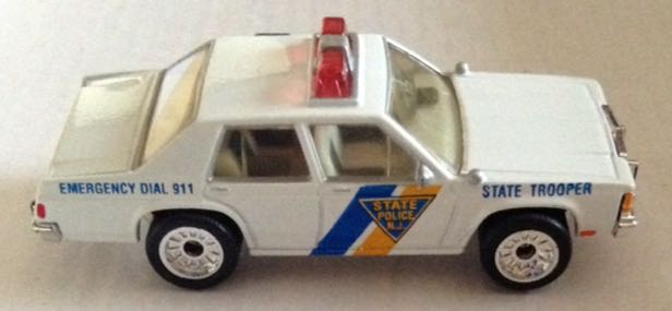 Patrulla Ford LTD Blanca - Machtbox toy car collectible - Main Image 2