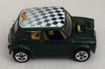 Mini Cooper Verde Y Toldo A Cuadros - Hot Wheels toy car collectible - Main Image 2