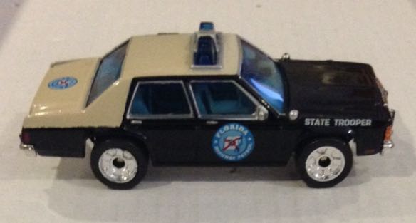 Patrulla Ford Ltd Negro Con Techo Crema - Machtbox toy car collectible - Main Image 2