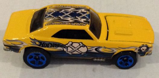1967 Camaro Amarillo - Hot Wheels toy car collectible - Main Image 2