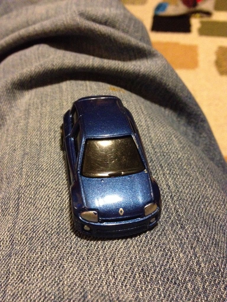 Clio V6 Renault Sport - Fresh Metal toy car collectible - Main Image 2