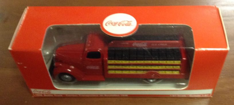 1938 Coca-Cola Bottle Truck - Motor City Classics toy car collectible - Main Image 1