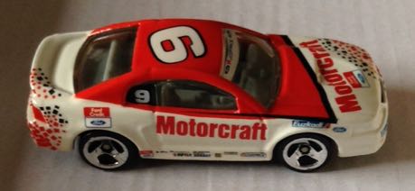 Mustang 1999 Nascar Blanco Numero 9 - Hot Wheels toy car collectible - Main Image 2