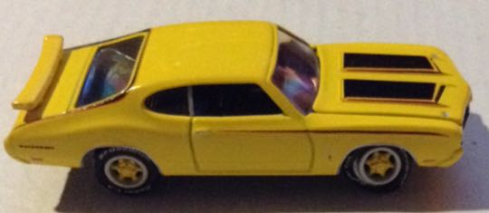 Oldsmobile 442 1970 Amarillo - Johnny Lightning toy car collectible - Main Image 2