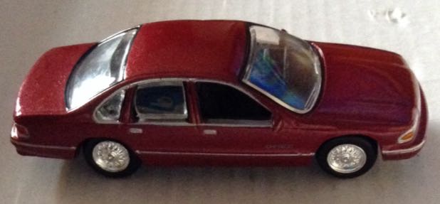 Caprice 1995 Guinda - Johnny Lightning toy car collectible - Main Image 2