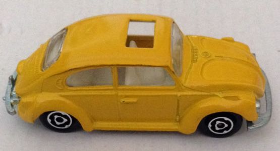 Volkswagen Sedan Amarillo - Majorette toy car collectible - Main Image 2