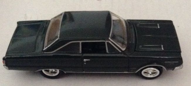 Playmouth 1967 Verde Oscuro  - Johnny Lightning toy car collectible - Main Image 2