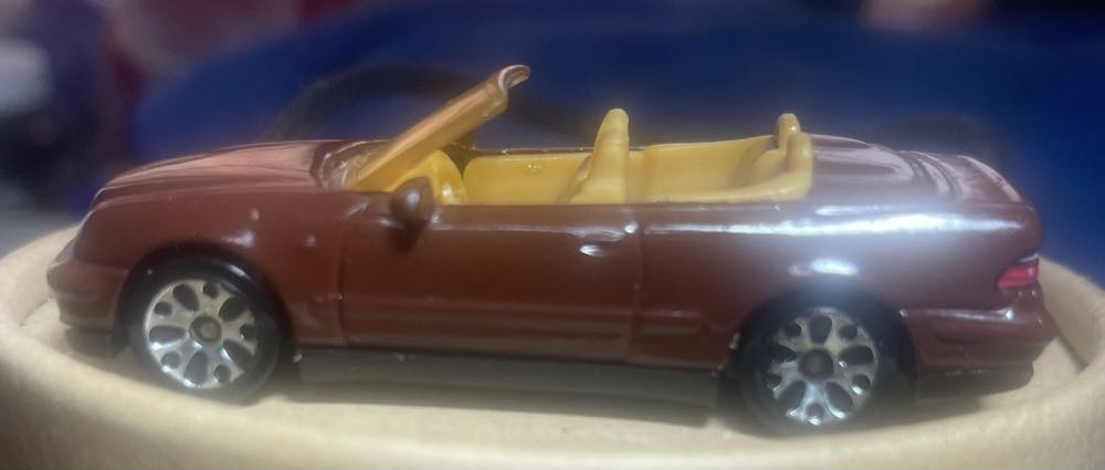 Matchbox 90s Series - Mercedes Benz CLK Convertible Verde - Matchbox Mattel toy car collectible - Main Image 3