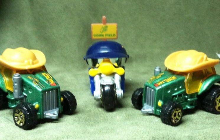 MAX TRACTOR - Matchbox Ultra Heroes toy car collectible - Main Image 2