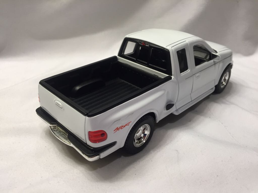 Ford  toy car collectible - Main Image 2