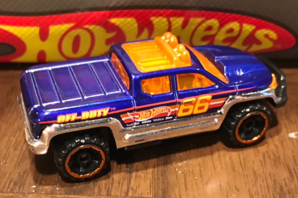Off-Duty - HW Remote Adventures 5-Pack toy car collectible - Main Image 2