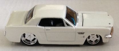 1965 Ford Mustang Blanco - Maisto toy car collectible - Main Image 2