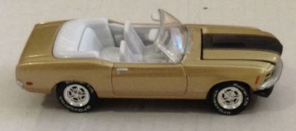 1970 Ford Mustang Convertible Dorado Y Negro - Greenlight toy car collectible - Main Image 2