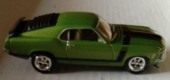 Ford Mustang Boss 302 Verde Aceituna - Johnny Lightning toy car collectible - Main Image 2