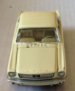 Ford Mustang 1965 Crema - Johnny Lightning toy car collectible - Main Image 1