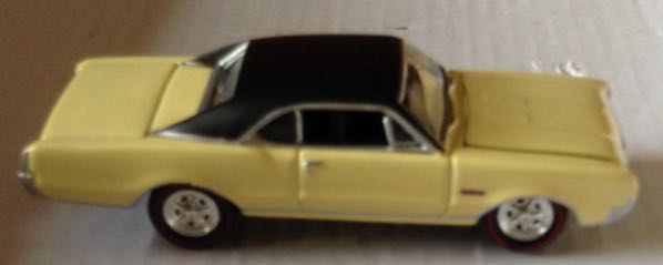 1967 Oldsmobile Cutlass Amarillo - Johnny Lightning toy car collectible - Main Image 2