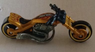 Moto Dorada - Hot Wheels toy car collectible - Main Image 2