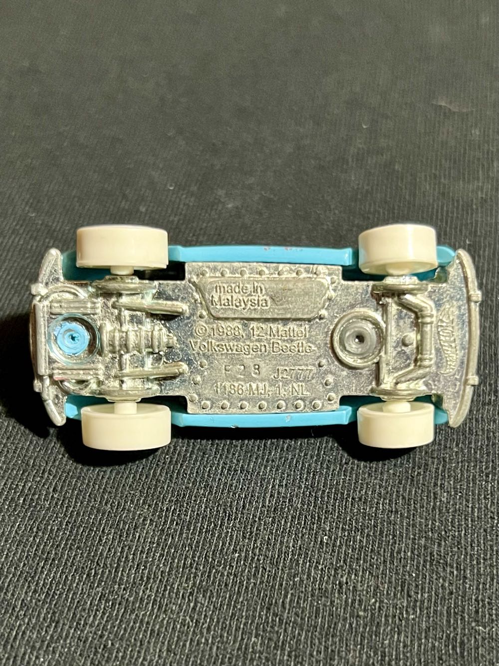 Volkswagen Beetle - City Graffiti Riders toy car collectible - Main Image 3