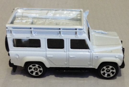 Land Rover Defender 110 Blanca - Machtbox toy car collectible - Main Image 2