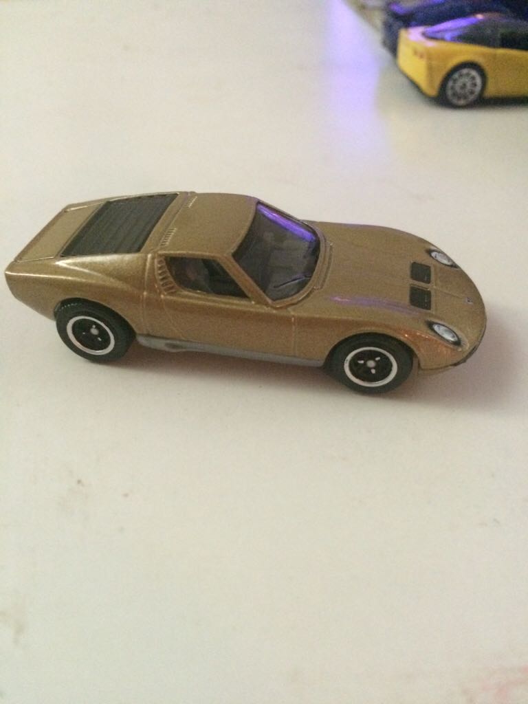 Lamborghini Miura P400S - Matchbox toy car collectible - Main Image 2