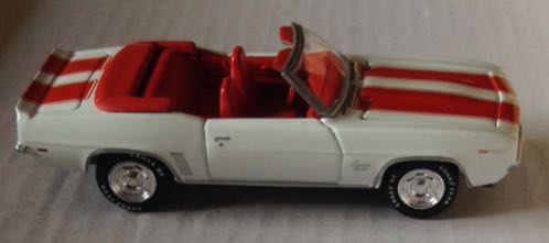 Chevy Camaro 1969 Convertible Blanco  - Johnny Lightning toy car collectible - Main Image 2