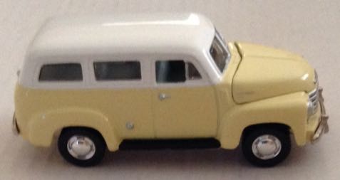 Chevy Suburban 1950 Amarilla - Johnny Lightning toy car collectible - Main Image 2