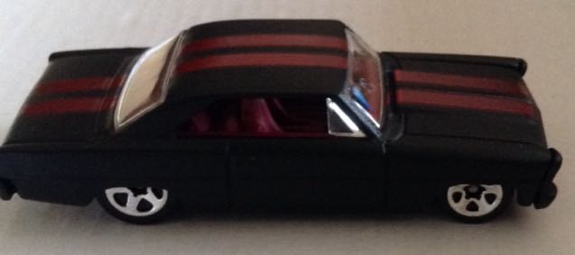 Nova  1966 Negro Con Dos Franjas Rojas - Hot Wheels toy car collectible - Main Image 2